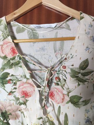 Blusa Zara talla M, estampado flor,sin estrenar.