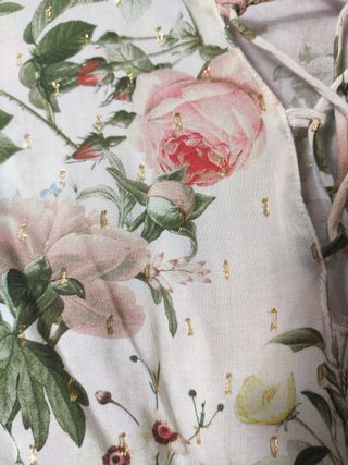 Blusa Zara talla M, estampado flor,sin estrenar.
