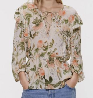 Blusa Zara talla M, estampado flor,sin estrenar.