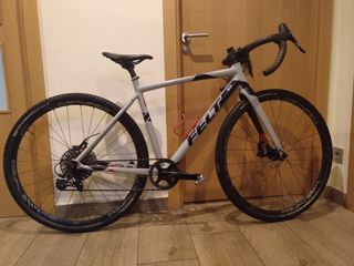 Bicicleta FELT ciclocross gravel carretera 