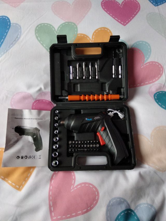 Atornillador eléctrico 4,2v y 47pcs. 