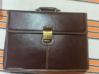 Porta documenti in pelle