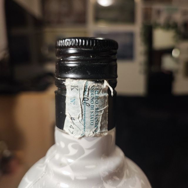 Bottiglia vuota Vodka Pi