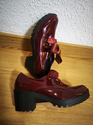 Zapatos charol elegantes mujer