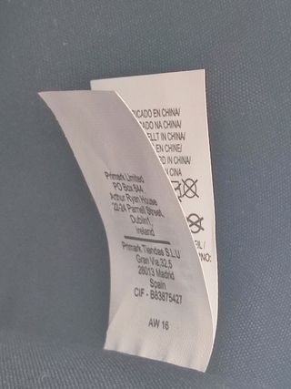 Bolso negro y estampado serpiente