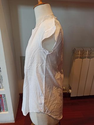 Blusa blanca con rayas tramadas GAP t. 36