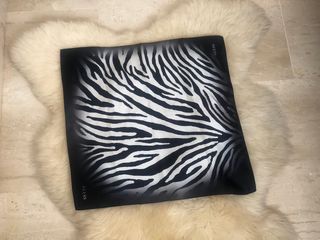 Pañuelo seda Guess nuevo