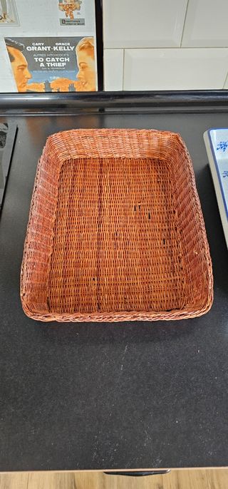 Bandeja de cerámica con cesta