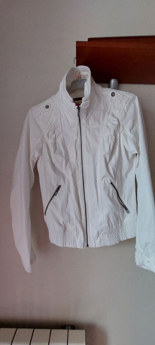 Cazadora blanca