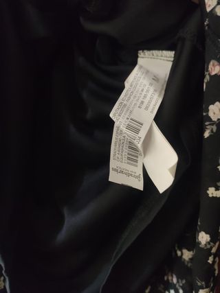 Vestido talla M Stradivarius negro flores rosas