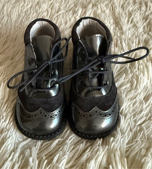 Botas bebé charol T.22