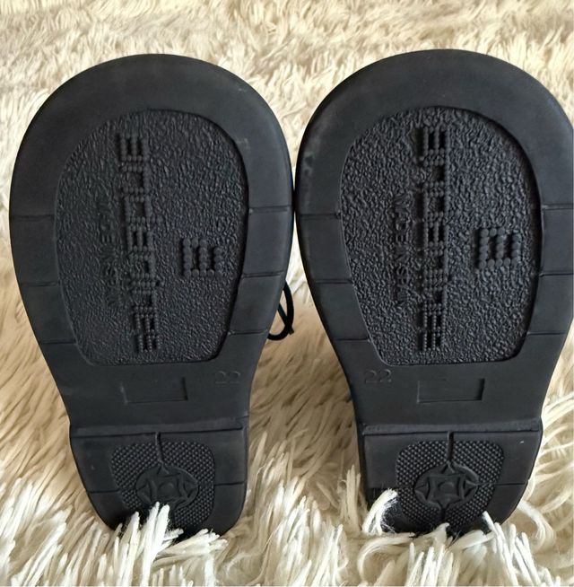 Botas bebé charol T.22