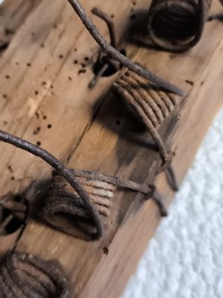 ANTIGUA RATONERA DE HIERRO MADERA CON 3 CUERPOS