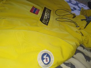 Abrigo Napapijri amarillo