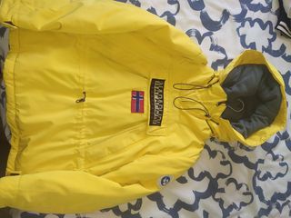 Abrigo Napapijri amarillo