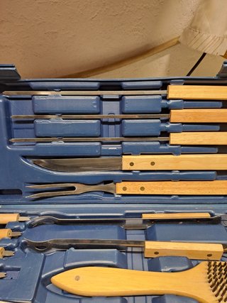 Attrezzi per barbecue in apposita valige