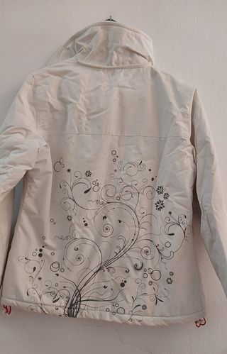 ParKa blanca casi nueva,  de la talla. 2