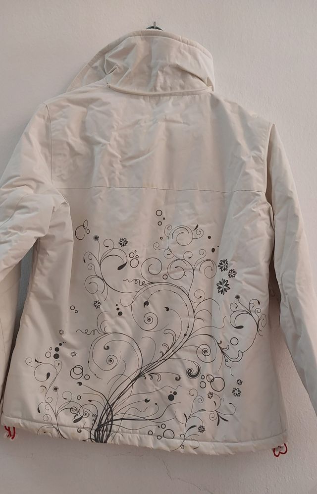 ParKa blanca casi nueva,  de la talla. 2