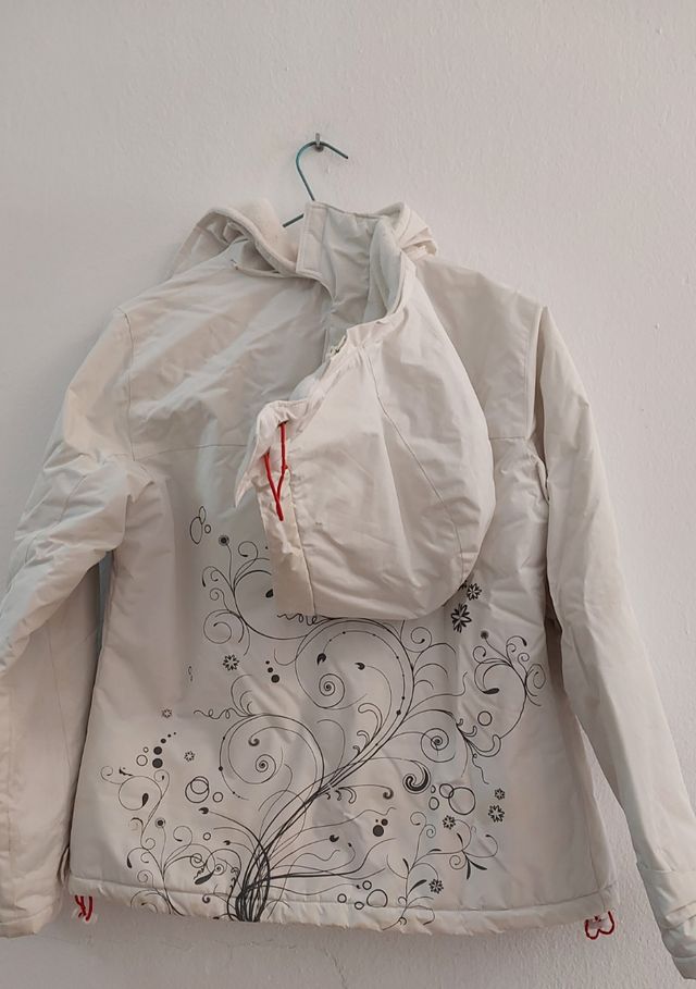 ParKa blanca casi nueva,  de la talla. 2