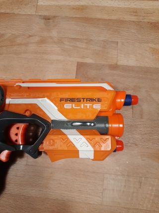 NERF Firestrike Elite( con rayo de luz)