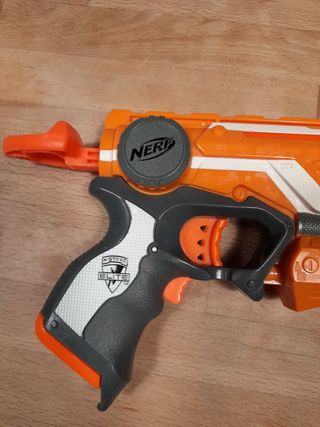 NERF Firestrike Elite( con rayo de luz)