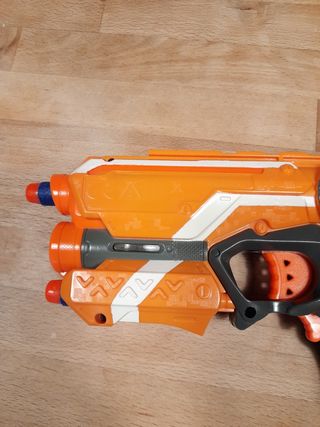 NERF Firestrike Elite( con rayo de luz)
