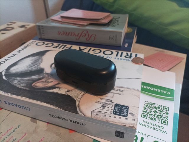 Auriculares TOZO inalámbricos.