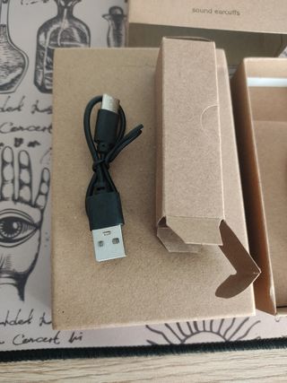 Auriculares earcuffs negros