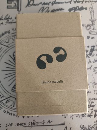 Auriculares earcuffs negros