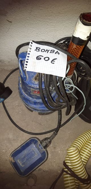 Bomba con su manguera
