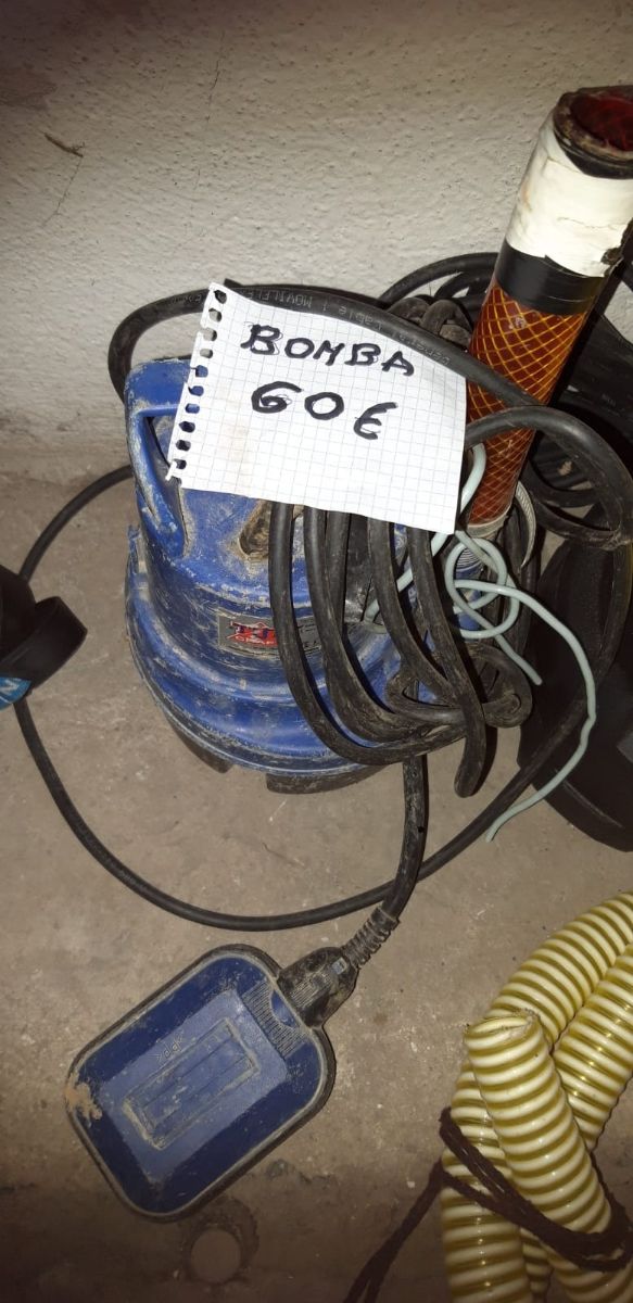 Bomba con su manguera