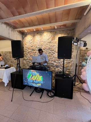 Alquiler de sonido para fiestas servicio Dj’s.