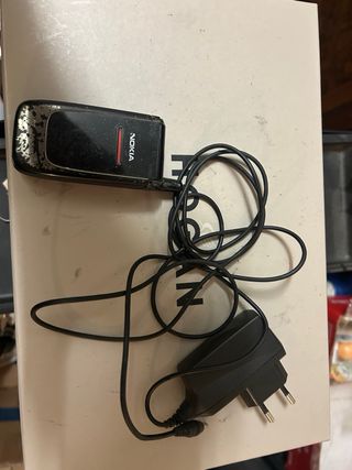 Cellulare Nokia 6060 + batteria e caricabatteria 