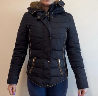 Chaqueta plumas negra Zara