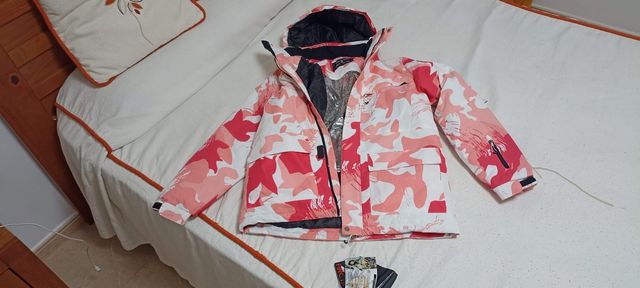 Traje de nieve NUEVO A ESTRENAR con las etiquetas.