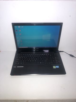 Fujitsu Siemens LifeBook AH552/SL