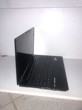 Fujitsu Siemens LifeBook AH552/SL