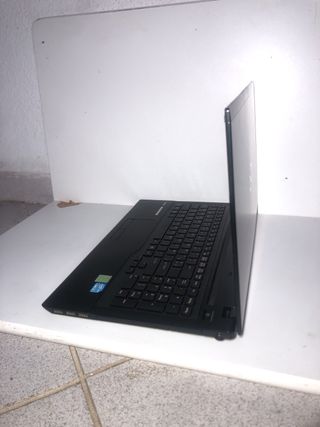 Fujitsu Siemens LifeBook AH552/SL
