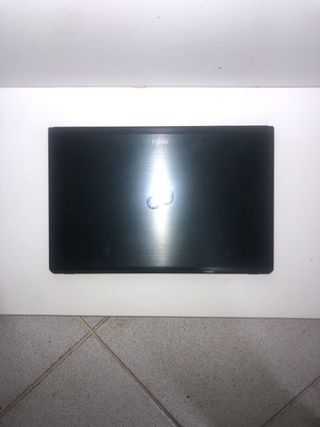 Fujitsu Siemens LifeBook AH552/SL