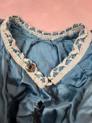 VESTIDO ANTIGUO DE SATEN CON ENCAJE DE ALGODON