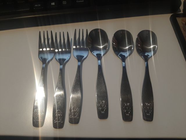 Tenedores, cucharas y cuchillos bebé.