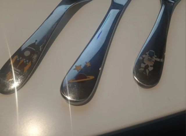 Tenedores, cucharas y cuchillos bebé.