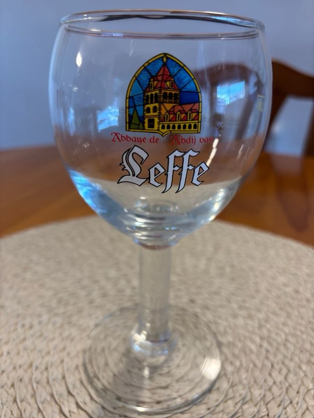 COPAS DE CERVEZA LEFFE