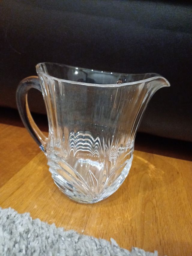 Jarra de cristal tallado