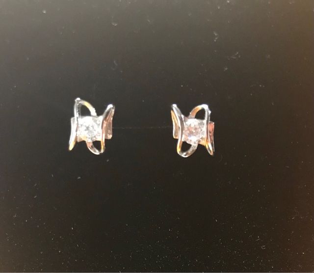 Pendientes pequeños de plata y circonitas