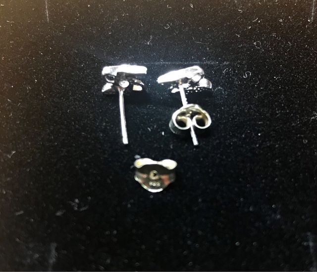 Pendientes pequeños de plata y circonitas