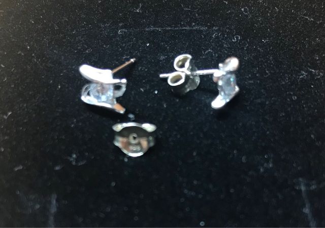 Pendientes pequeños de plata y circonitas