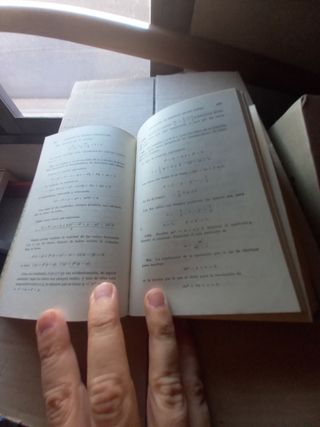 Libro de Álgebra y su solucionario. 1a edición.