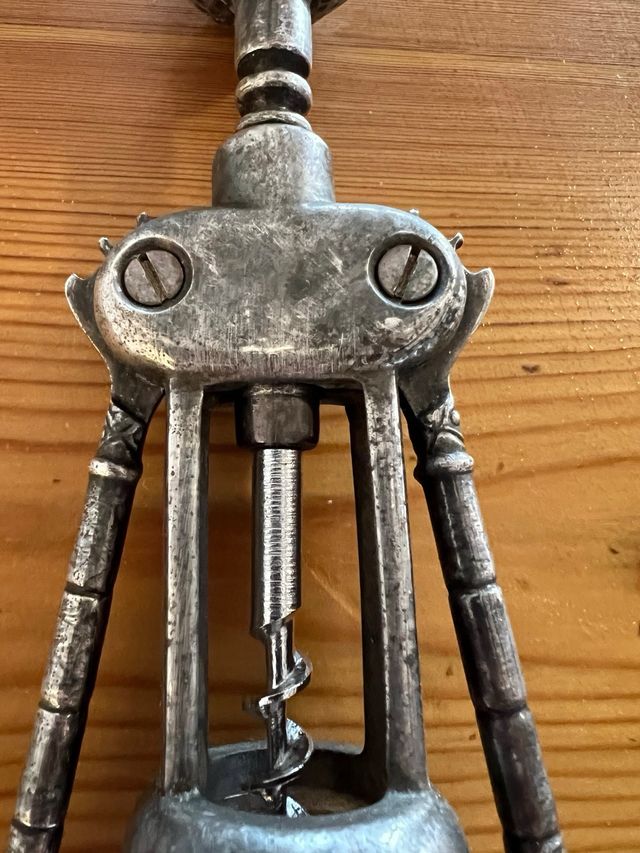 Sacacorchos Valentí y abridor botellas.