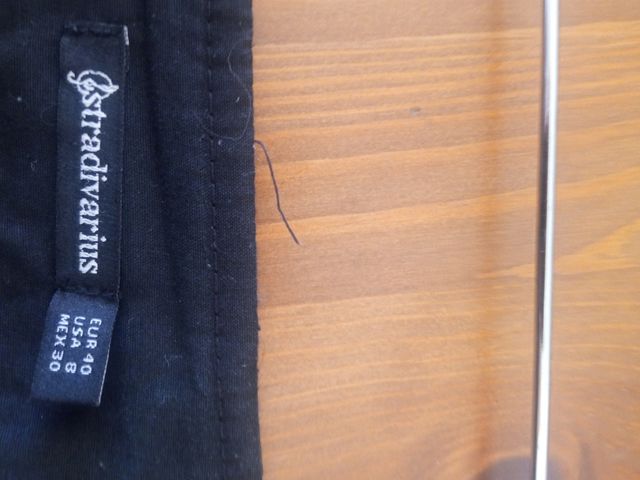 Falda negra de Stradivarius 